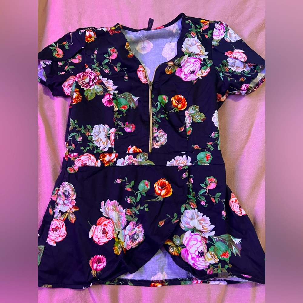 Jaanuu fitted black floral scrub top